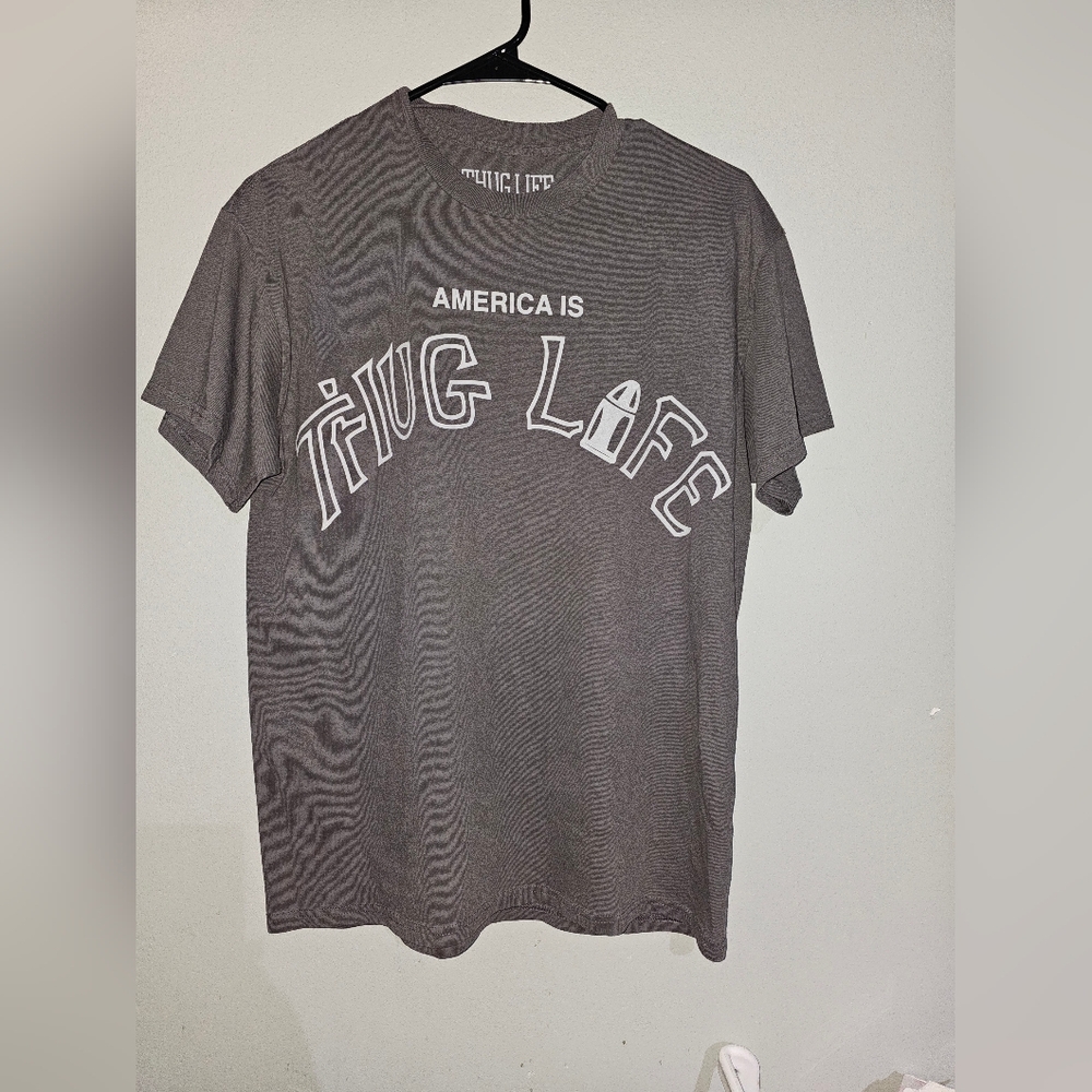 Gray Short Sleeve Tee with Bold Graphic